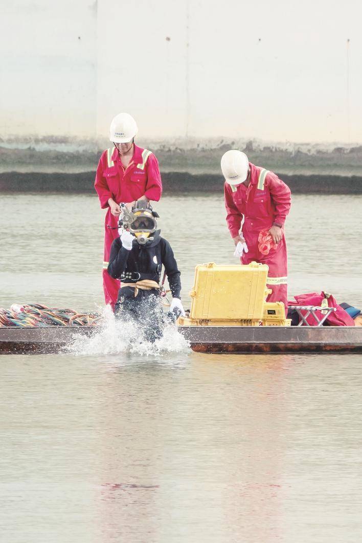 漳州市市政工程中心水陸并進(jìn)，對南山橋、戰(zhàn)備大橋、水仙花大橋、九龍江大橋等多座橋梁進(jìn)行無死角檢測