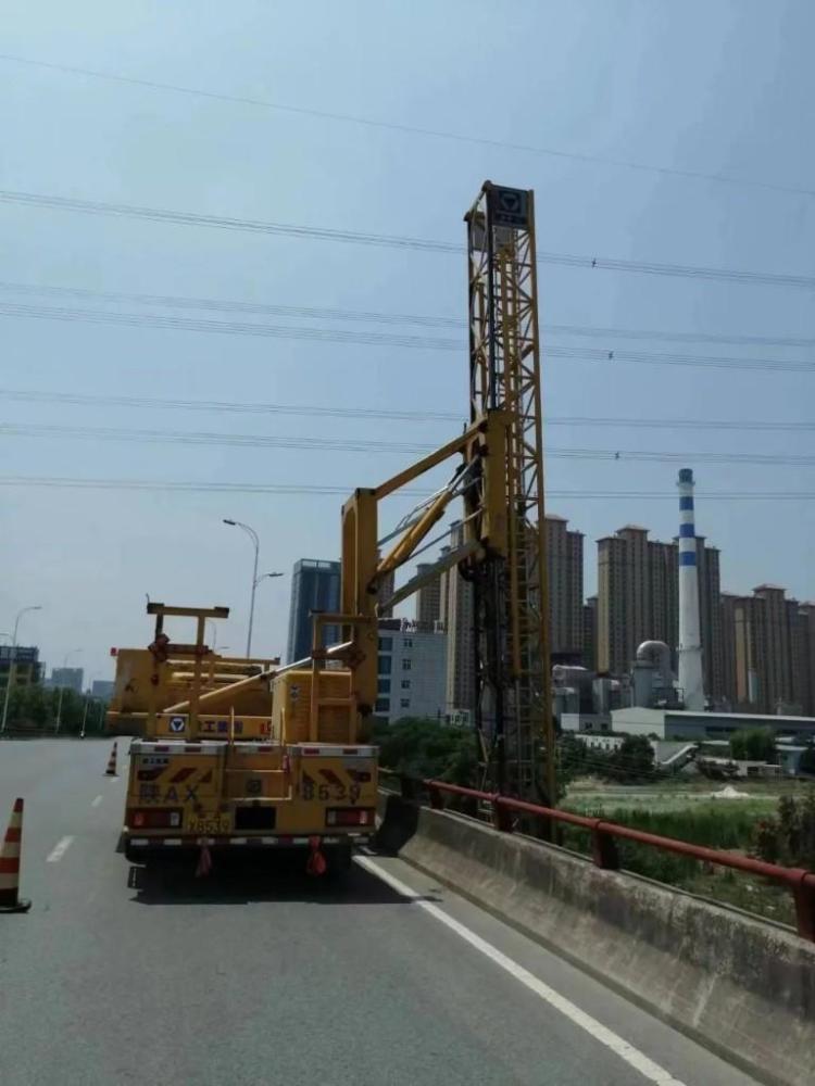 咸陽市對同文路高架橋和彩虹路高架橋橋體進(jìn)行全面檢測。